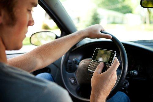 distracted driving, teen crashes, Connecticut traffic violations lawyer