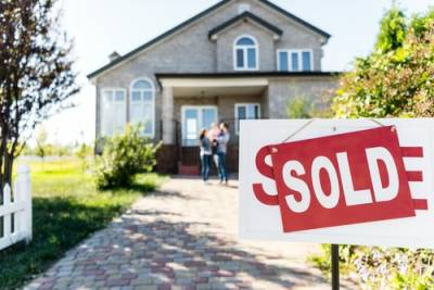 What is Most Important to Know Before Going into a Real Estate Closing, and How Can a Lawyer Help?