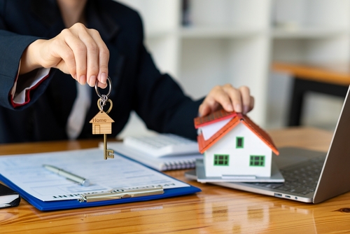 Should You Buy a House Without a Real Estate Lawyer?